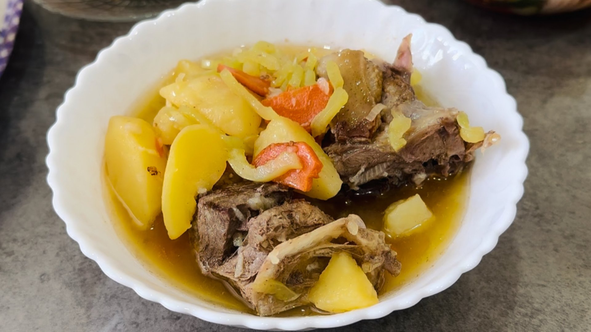 Гусь с картошкой в казане / Готовлю вкусного гуся с картошкой в казане на плите (с бульоном) смотреть онлайн