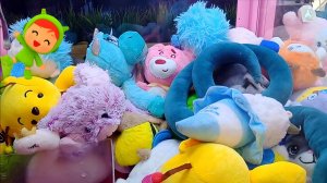 Вытащили много игрушек из ОДНОГО автомата Хватайка. Отличный улов.