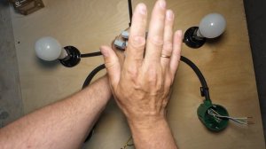 Два проходных и перекрестный выключатель, коммутация в коробке на выключателях Werkel