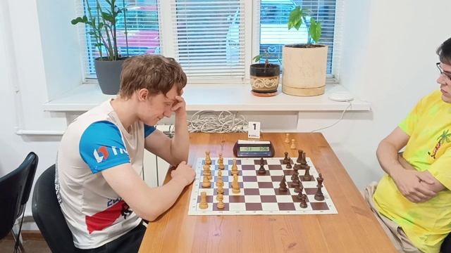 Голованев Владимир (2088) - Альпин Максим (2098)