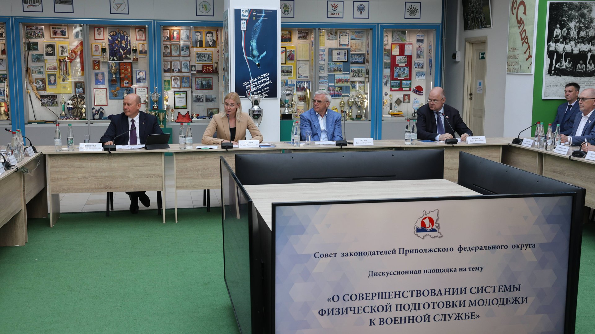 Парламентарии ПФО обсудили, как усовершенствовать систему физподготовки молодежи к военной службе