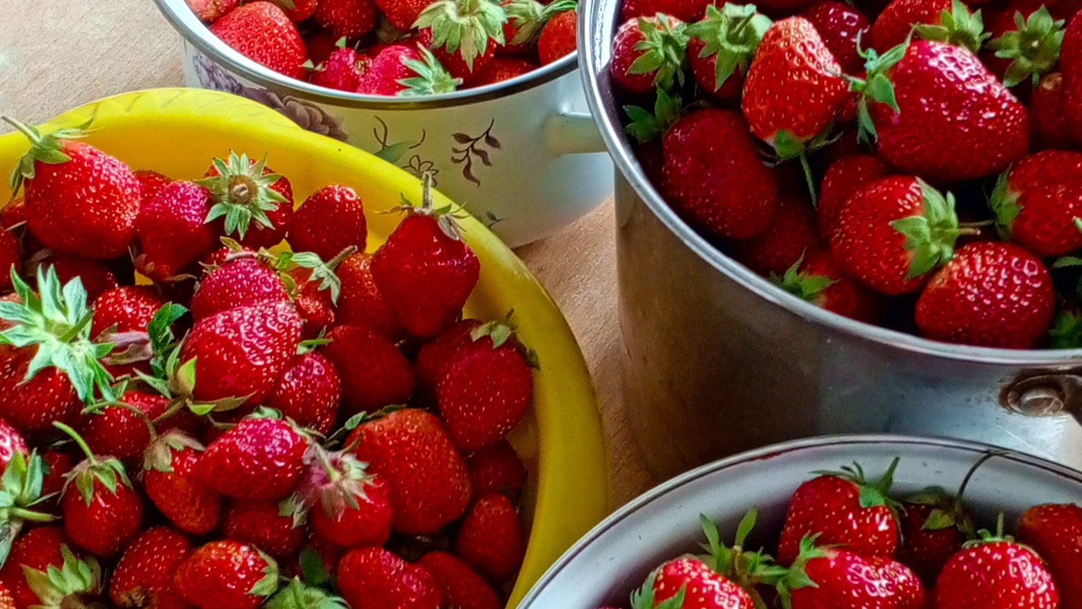 VLOG: Заготавливаем клубнику. Чипсы и пастила.