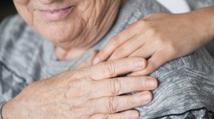 Как получить пособие по уходу за пенсионером или инвалидом по новым правилам?