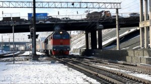 Тепловоз 2ТЭ116У-0070 с контейнерным поездом.