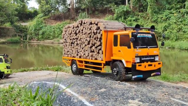 Что они вытворяют - Сумасшедшие грузовики на радиоуправлении Аварии грузовиков RC.