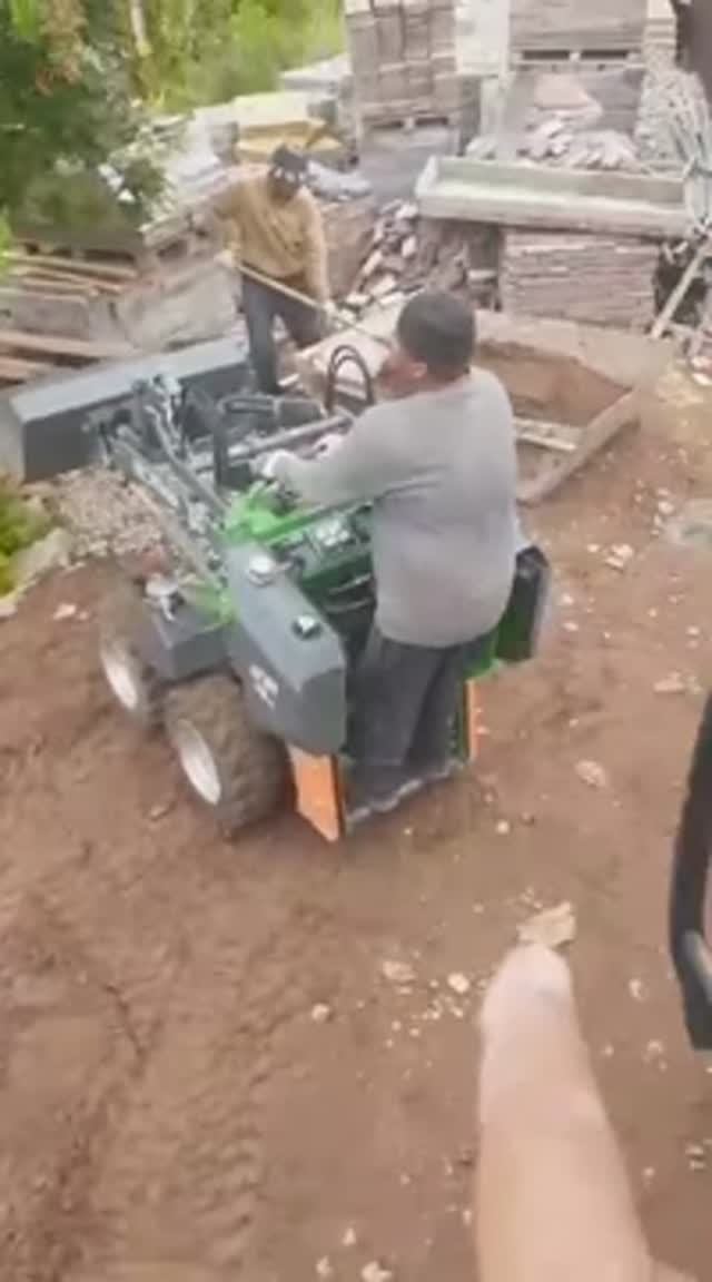 Отзыв от покупателя мини-погрузчика FRONTMEN смотреть онлайн