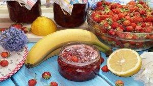 Клубничное варенье с бананами