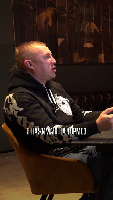 Чуть не ЛИШИЛСЯ ЖИЗНИ из-за ПОЛИВАЛКИ на дороге! #байкер #мото #авария смотреть онлайн