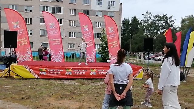 молодой мальчик спел песню "мы" получилось здорово. смотреть онлайн