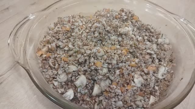 Гречка с грибами и овощами в духовке смотреть онлайн