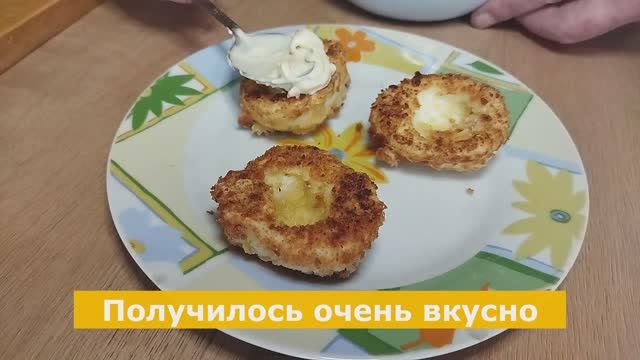 Белки яиц пожарили в панировке, а с желтками сделали вкусную начинку. Удачный эксперимент с закуской смотреть онлайн