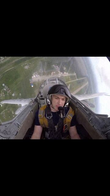 Пролет ВПП на низкой высоте смотреть онлайн