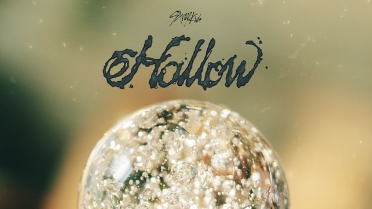 Stray Kids  - Hollow