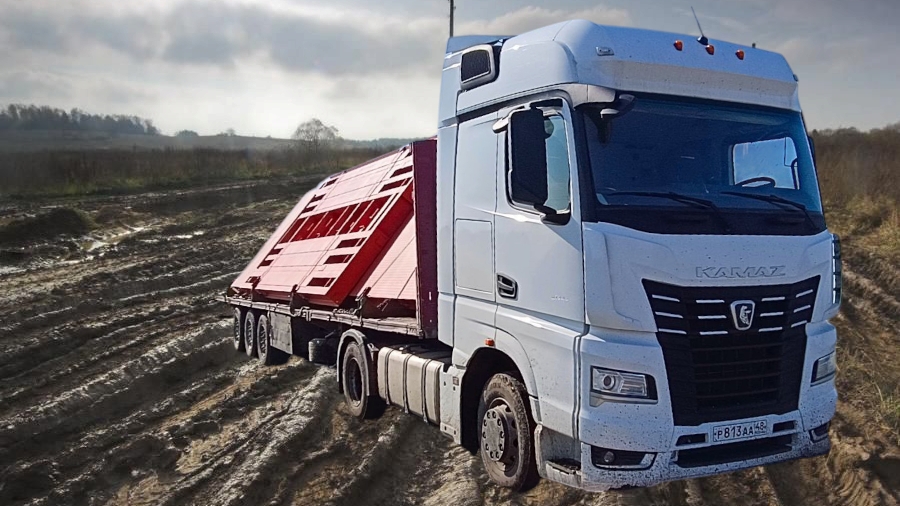 КАМАЗ 54901 по бездорожью / долгая погрузка / сезон отпусков на трассе Р228 смотреть онлайн