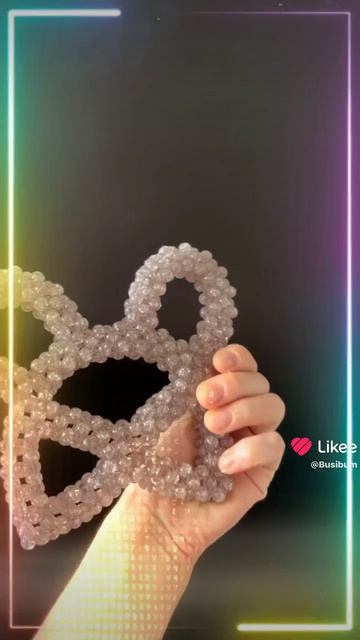 Плету не только сумки, но и брелки. #сумкаизбусин #handmade #Busibum #брелок #обвес смотреть онлайн