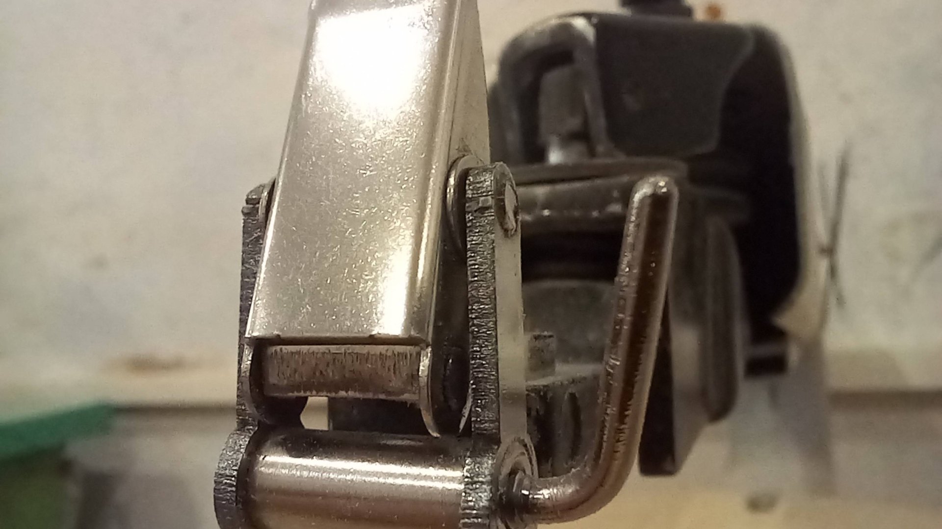 Крепление на лобзиковый станок для бесштифтовых пилочек.mp4 смотреть онлайн