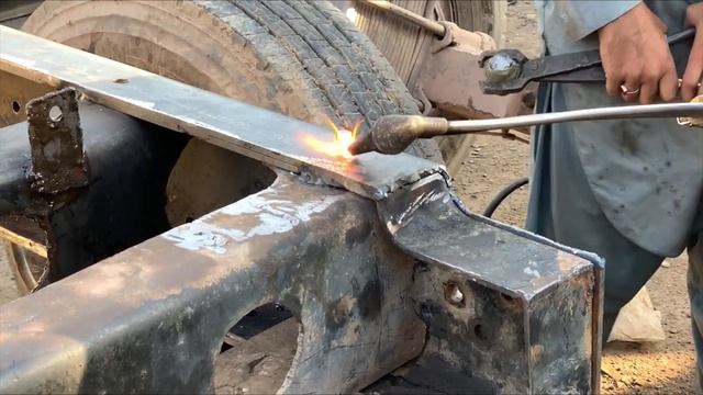 Очень сложный метод, используемый для ремонта сломанной рамы смотреть онлайн