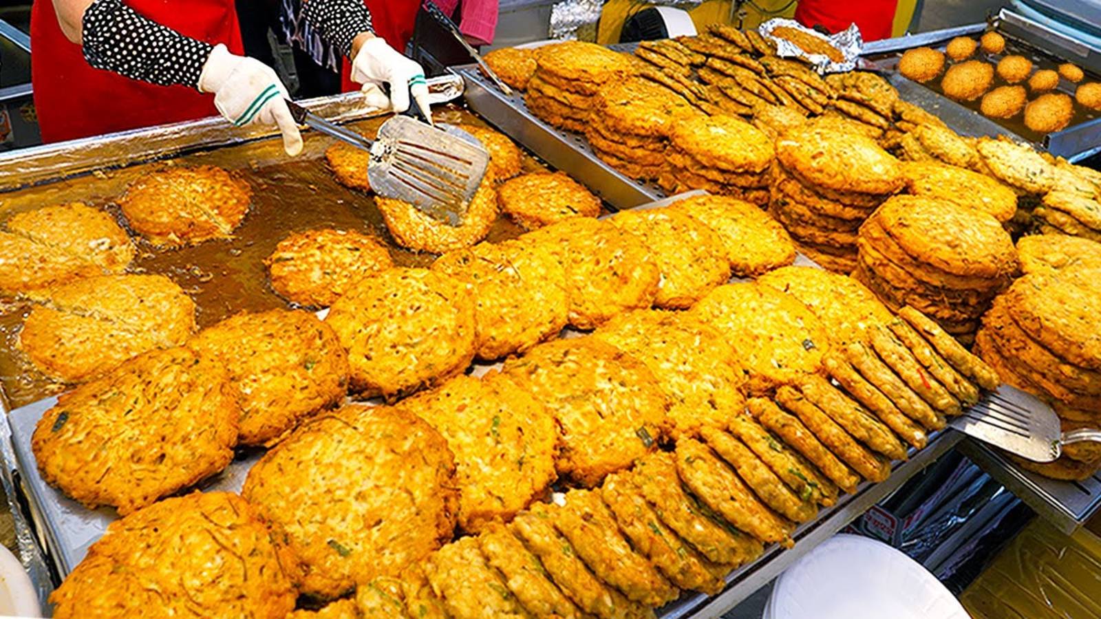 Очереди с утра! Уличная еда, которая перевернула рынок Гванчжан в Сеуле! смотреть онлайн