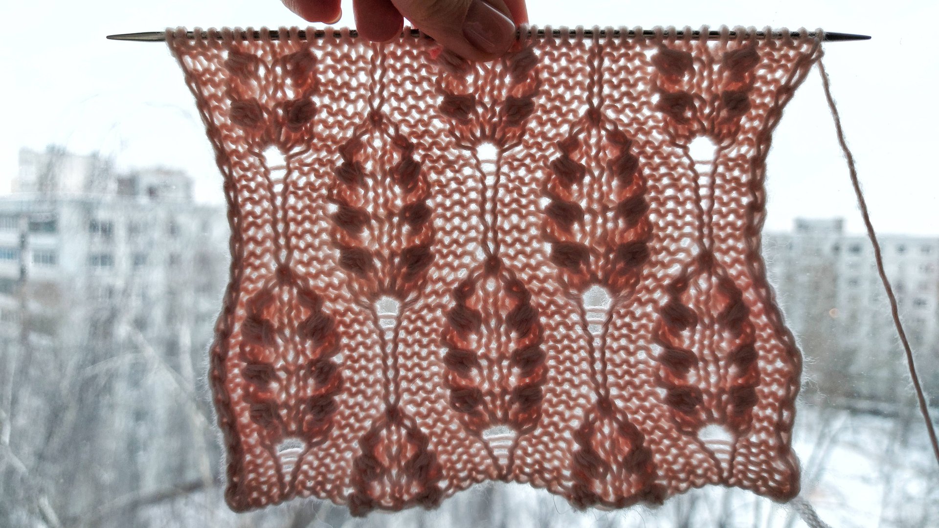 Узор с объёмными листьями для вязания пледов, свитеров смотреть онлайн