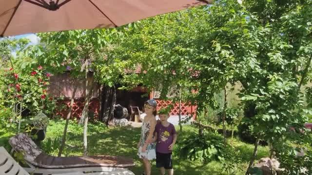 Плохая огородница. У нас потоп. Готовим самые вкусные чебуреки. Жизнь семьи в деревне. смотреть онлайн