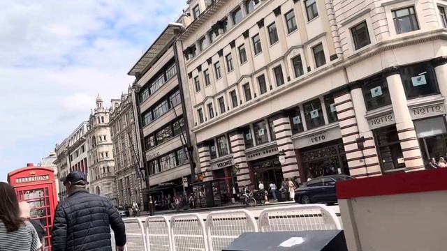 England | London | London: Landmarks Walking Tour | Piccadilly | Café |