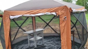 Установили шатёр и собрали стулья