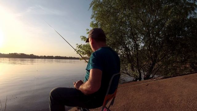 Городская рыбалка на Оке.