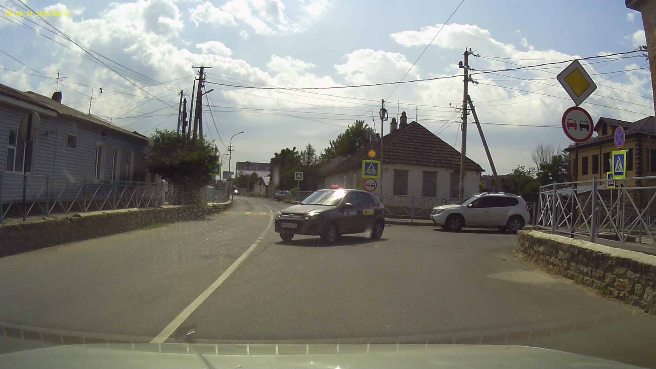 Им плевать на всех они ездят, как хотят!