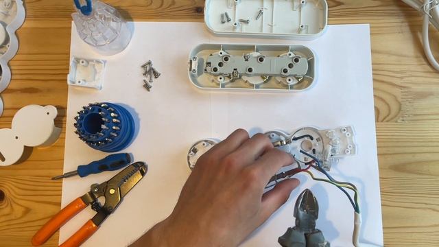 Как заменить розетку (колодку) на удлинителе? Ремонт удлинителя. смотреть онлайн