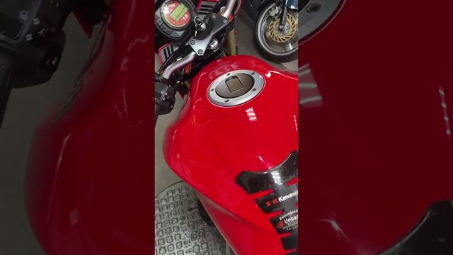 KAWASAKI Z1000 (2004г.) красный смотреть онлайн