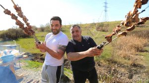 Приготовили разные шашлыки и люля-кебаб на природе с друзьями