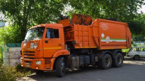 Мусоровоз МК-4552-07 на шасси КамАЗ-65115-50 (А 995 ТО 122). / KAMAZ garbage truck.