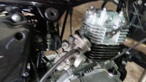 снимаю карбюратор на TVS HLX 150X