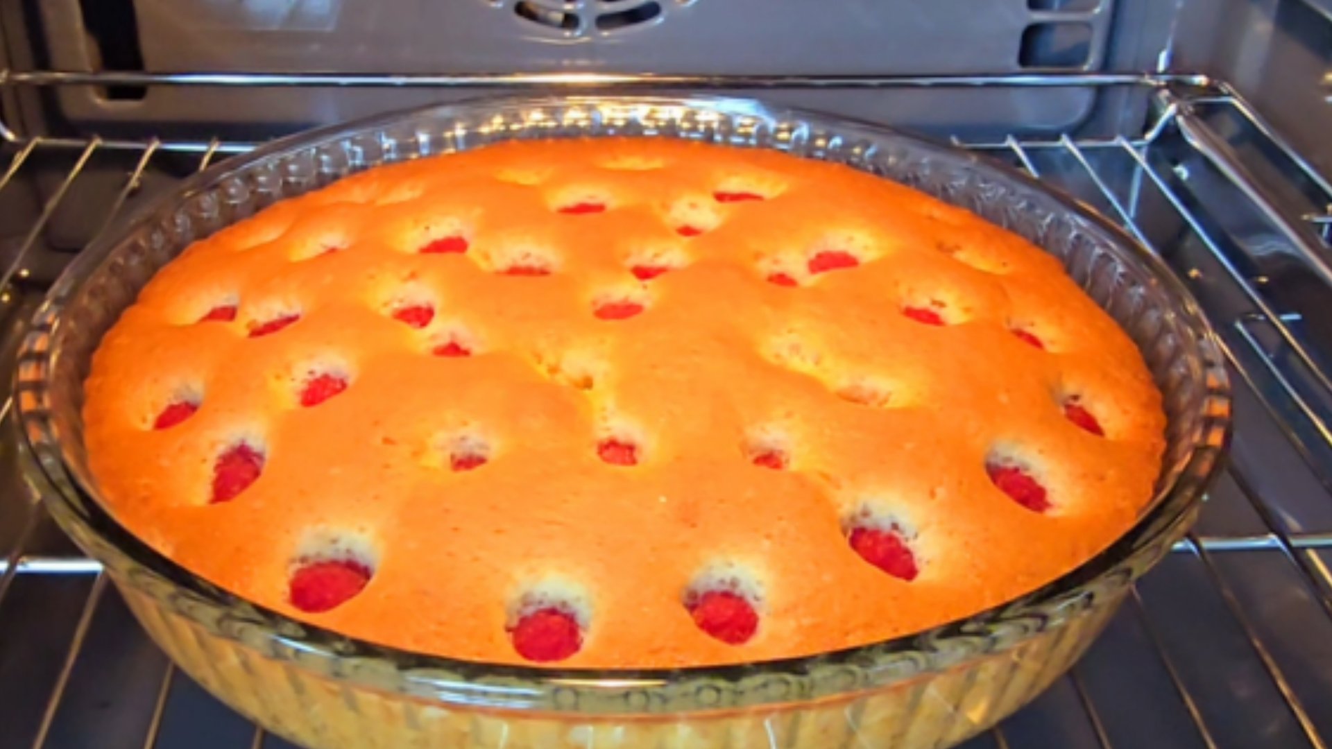 Вкуснейший пирог без замеса с малиной — готов всего за 10 минут! Пеките хоть каждый день. смотреть онлайн