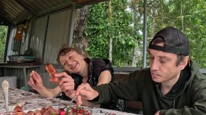 Надежда и Солома готовят в беседке Свинок в одеяле и два Винегрета. Прохладные истории'
