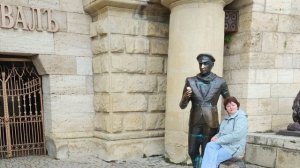 Ося Бендер и Наташа торгуют билетами в ПРОВАЛ :)