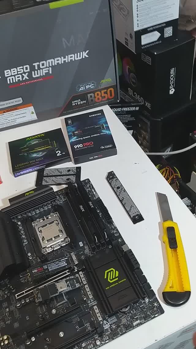 Правильная установка SSD M2 на материнской плате MSI MAG B850 TOMAHAWK MAX. Про защиту от изгиба SSD смотреть онлайн