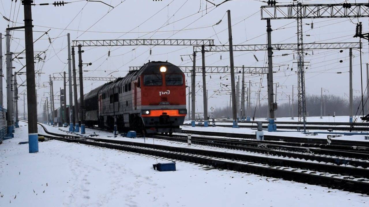 Тепловоз 2ТЭ116У-0202 и ТГК2-1-9164 на платформе. смотреть онлайн