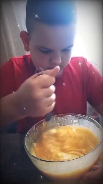 Ярик готовить шоколадный пирог (Повар тик токе) 🥧🥧🥧 ролик 2025 г. смотреть онлайн