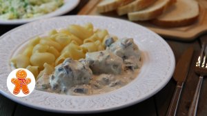 Биточки в сливочно-грибной подливе