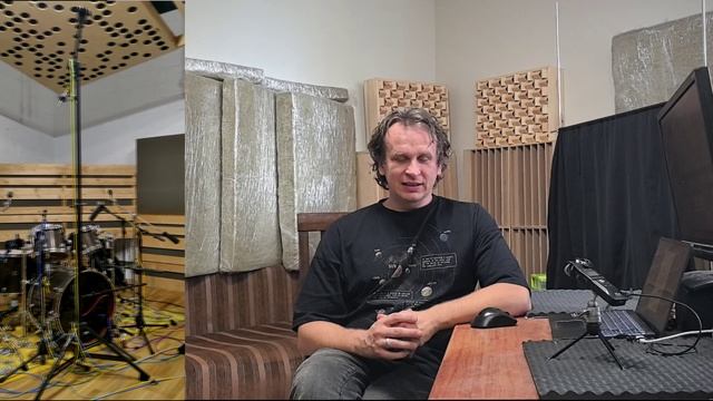 Можно ли слушать музыку в студии? смотреть онлайн