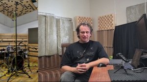 Можно ли слушать музыку в студии?