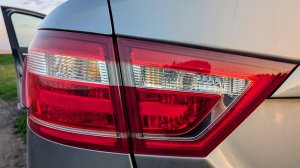 Замена лампочек стоп сигналов и габаритов на Ладе Весте.