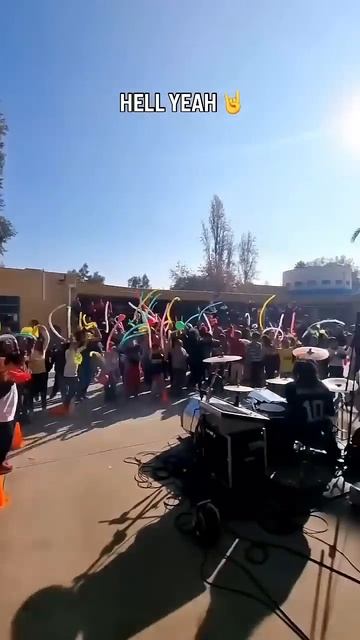 Kids Party Turns Into a Metal Show?! смотреть онлайн