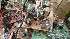 Вскрыли гараж забитый телевизорами.