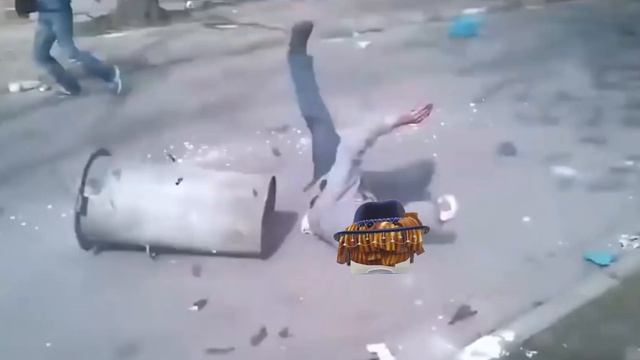 Лёха и Егор взорвали бочку (Лёха с бочкой а Егор поджигает) смотреть онлайн