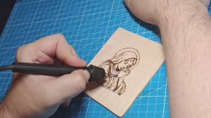 Божия Матерь. Выжигание по дереву и акриловые маркеры.