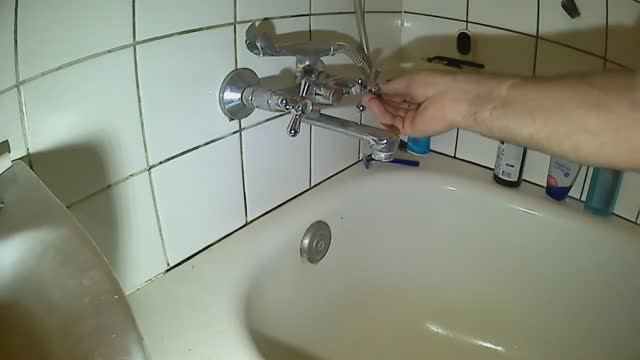 Выход из положения при замене кран-буксы. смотреть онлайн