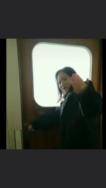 В круиз иногда лучше дверь не открывать) смотреть онлайн