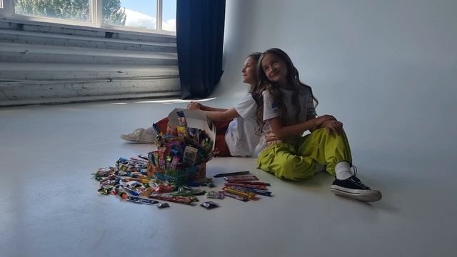 Ника с Сашей в рекламе китайских сладостей! смотреть онлайн